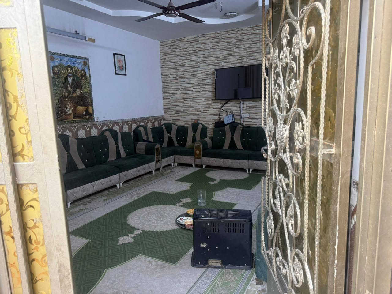 السلام عليكم ورحمة الله وبركاتة

بيت زراعي 
في منطقة البلديات الضباط الثانية شارع ٢٠ قرب مجمع فدك
المساحة _ ٢٠٠ متر  طابقين
الواجهة _ ١٠ متر
النزال _ ٢٠ متر
بناء سنة ٢٠١٨
يحتوي على ٦ غرف نوم ٤ كاملات و٢ عالنص
ترك عدد ٢
مطبخ
حمامات عدد ٣
محل كبير مع البيت

السعر ٢٠٠ مليون وقابل للتفاوض للشراي

ملاحظة/ المنطقة جاي يشتغلون بيها خدمات (تبليط وخدمات جديدة) 

للأستفسار الاتصال على الهاتف (اتصال + واتساب) 
***********
