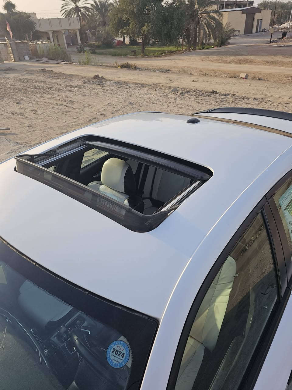 سلام عليكم جارجر 2017  أمريكي رقم شمالي بسمي صبغ جاملغ وبنيد فقط فول موصفات فتحه سقف كشن جلد شاشه كامره مكينه وكير مكفولات شركه شرط تبريد قطعتين بصمه أبواب تشغيل عن بعد ماشيه ٩٦ سعر 170 وبيه مجال ***********
