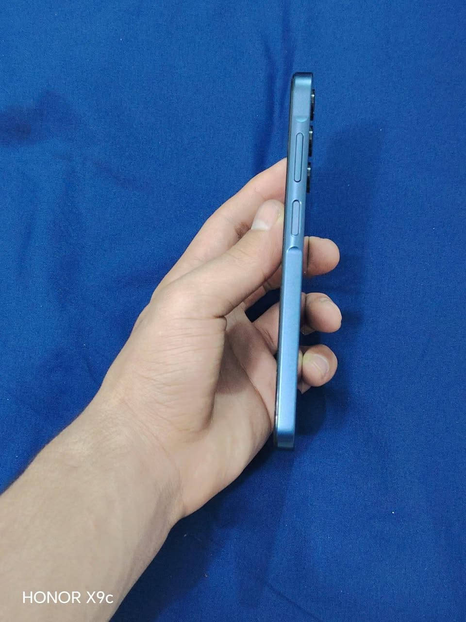 📱✨ Samsung Galaxy A25 5G  ✨📱
لو بتدور على موبايل يجمع بين ا

لو بتدور على موبايل يجمع بين الأداء القوي، الشاشة المميزة، والكاميرا الاحترافية.. يبقى Galaxy A25 5G هو الاختيار الأمثل. 🔥

✅ أهم المواصفات: 📱 شاشة Super AMOLED مقاس 6.5 بوصة بدقة FHD+ ⚡ معدل تحديث 120Hz لنعومة فائقة في الاستخدام. 🚀 معالج Exynos 1280 بتقنية 5 نانومتر لأداء سريع ومستقر. 💾 ذاكرة 6 أو 8 جيجا RAM مع 128 أو 256 جيجا مساحة تخزين، مع دعم كارت ميموري حتى 1 تيرابايت. 📸 كاميرا خلفية ثلاثية: • 50MP مع مثبت بصري OIS • 8MP واسعة • 2MP ماكرو 🤳 كاميرا أمامية 13MP لصور سيلفي واضحة. 🔋 بطارية 5000mAh تدعم الشحن السريع 25W. 📶 يدعم 5G + NFC. 🔊 سماعات Stereo مع منفذ سماعات 3.5mm. 🔒 بصمة جانبية سريعة. 🛡️ حماية Gorilla Glass 5 ومقاومة للمياه والغبار IP67. الجهاز بعده بحاله الوكاله
.
📍 العنوان بغداد مدينه الصد

السعر 190

***********
