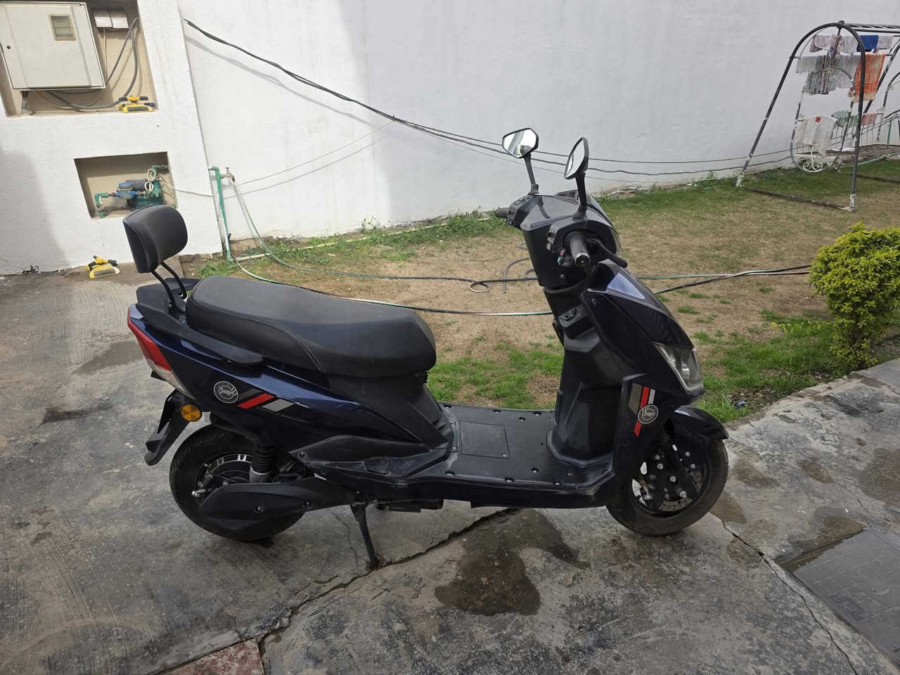 دراجة شحن للبيع
شغالة 100 100 نظيفة بيها

شحطة خفيفة من جهة اليمين

بس ممبينة يم الرجل بطاريات

عدد 6 جيدة استخدام قليل جدا

جدا جدا ريموتات 2 بيهه مكاني

زيونة خلف الجوازات

السعر 600 الف

الاتصال : ***********
