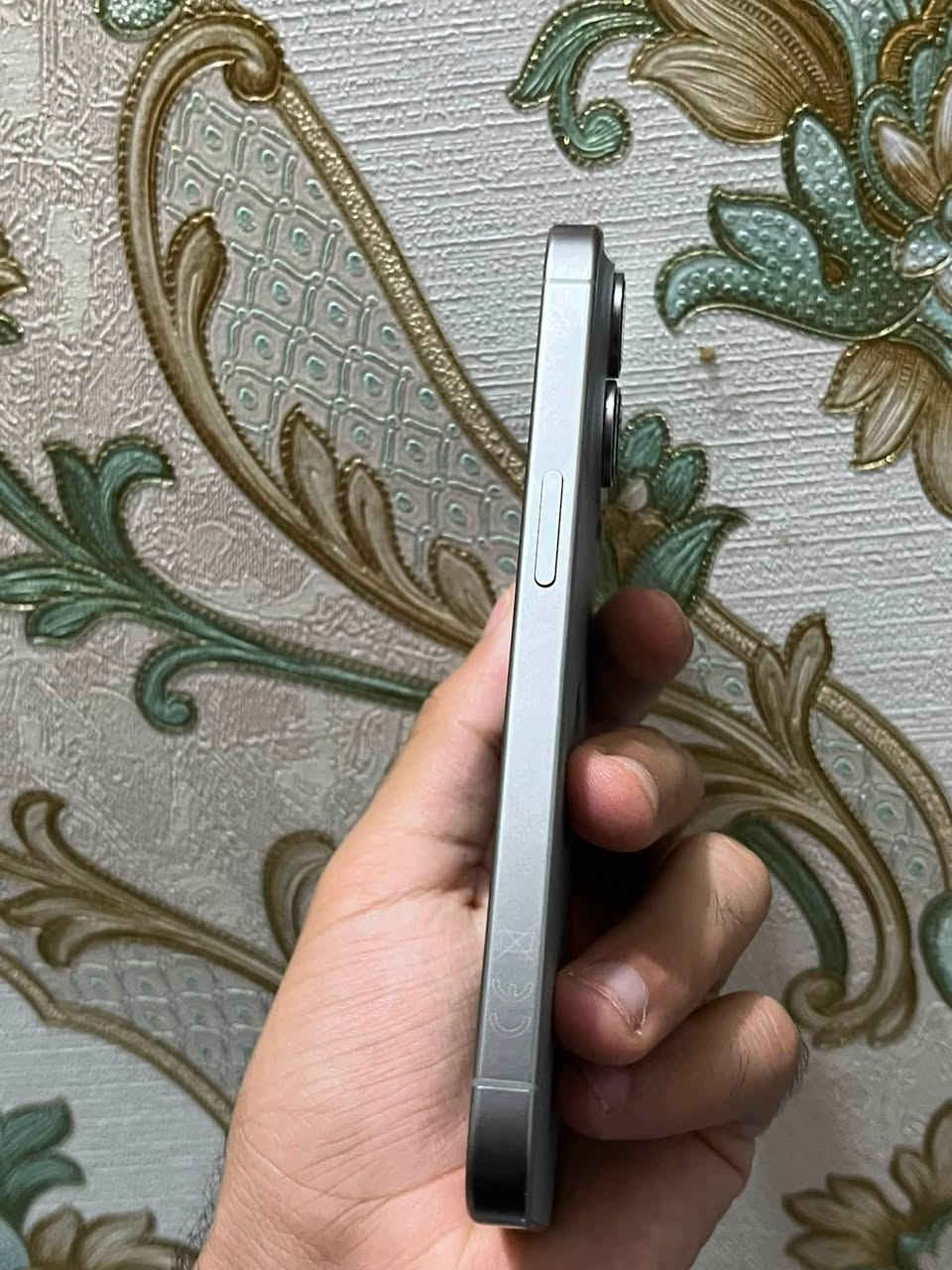 السلام عليكم 15 pro (صغير ) ‏شرق أوسط 128 ذاكرة ‏بطارية 86 الجهاز مبدل شاشة اصلية Face ID شغال الجهاز نظيف فقط الشاشة بها نقطة سوداء صغيرة يم  الكاميرا الأمامية للبيع قيم واخذ العنوان بغداد ***********￼ ويتساب￼
