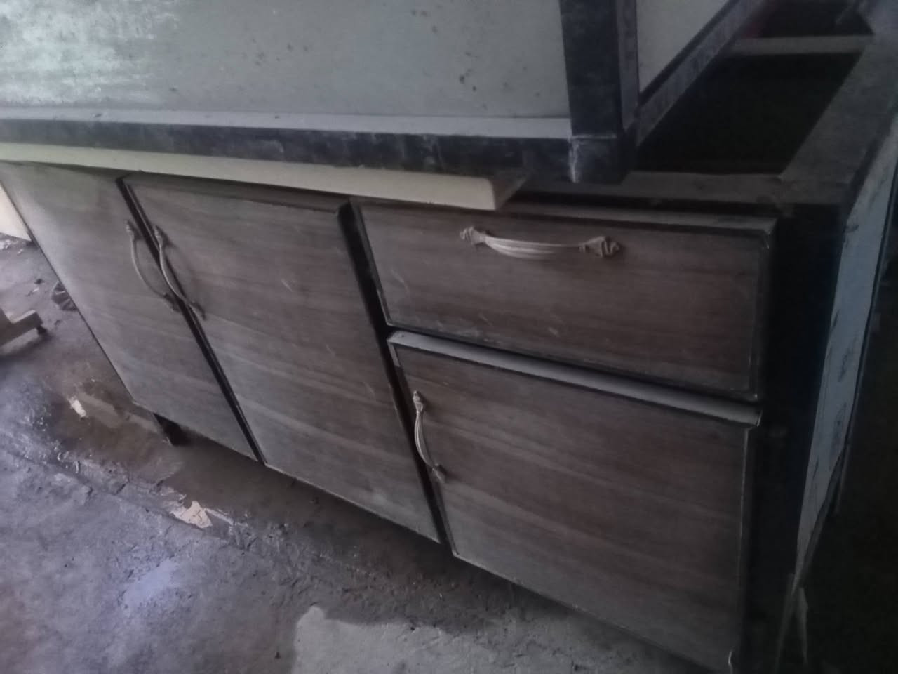 ياالله. كاونترات مع كناتير ثنين مفصخات  تسكام للبيع شلعه تصفيه محل عدنه مريض مستعجلين المكان كوفه
***********
