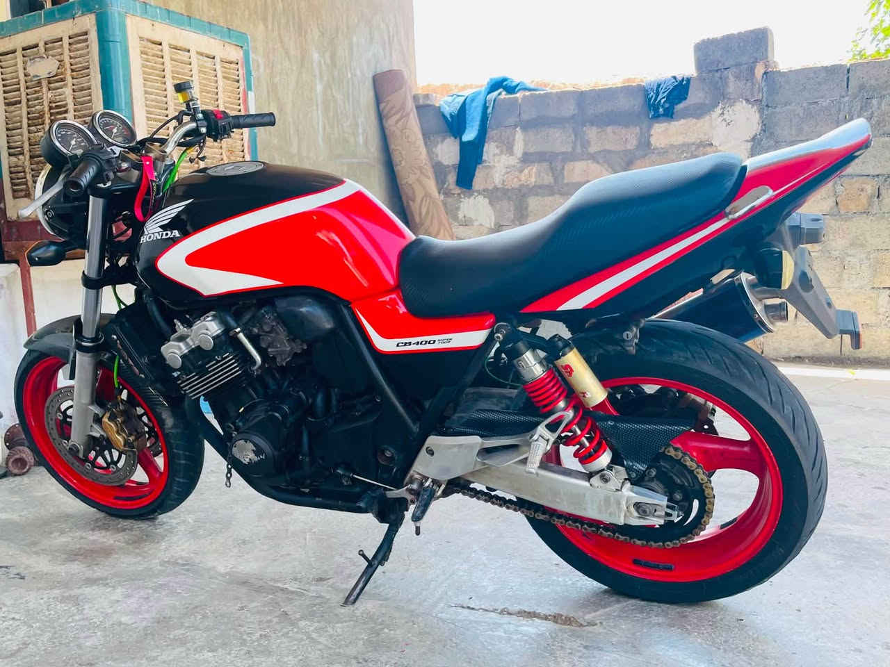دراجة cb 400  super four VTEC 2006 كفاله عامه ماشيه 20000KM جيل ثالث *********** السعر 20 مكانة داقوق طبعن بيهة كاربون فايبر الجامرلغ الامامي و القبغ فوك زنجير طبعن الدراجة صفر  و مستعجل على بيعهة  اذا مو شراي لتتعبنة كركوك, العراق

