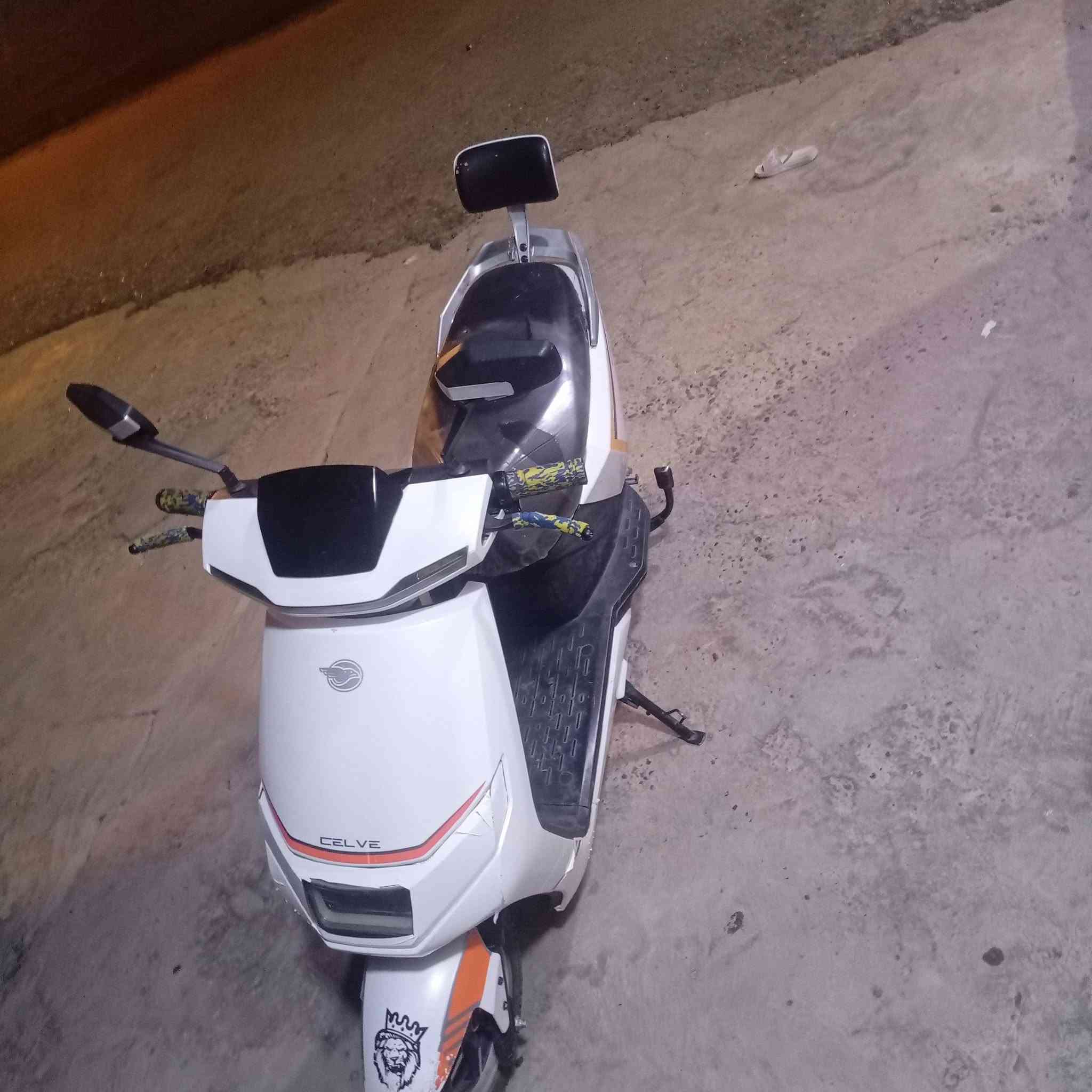 سلام عليكم موطور شحن للبيع نضيف بحالة جيدة بطاريات فول مكان رمادي جزيرة البذياب سعر 475وبي مجال بسيط شراي يراسل صفحة او واتساب ***********
