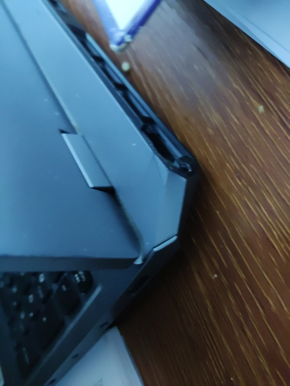 💻 Lenovo LOQ 15IRX9 – أداء قوي وسعر مناسب 🔥
🔹 CPU: Intel Core i7-13650HX
🔹 GPU: NVIDIA RTX 4050 6GB
🔹 RAM: 24GB
🔹 Storage: 512GB SSD
🔹 Display: 15.6” FHD
🔹 Battery: 4-Cell 60Wh
✨ الجهاز سريع جدًا ومناسب للألعاب 🎮
والتصميم 🎨 والبرامج الثقيلة بدون أي مشاكل.
📌 ملاحظة مهمّة:
يوجد كسر / فطر بسيط بالهيكل الخارجي فقط مثل ما موضح بالصورة،
ما يأثر نهائيًا على الأداء أو الاستخدام والجهاز شغال 100%.
📩 للاستفسار مراسلة خاص
او على هذا الرقم «***********»
