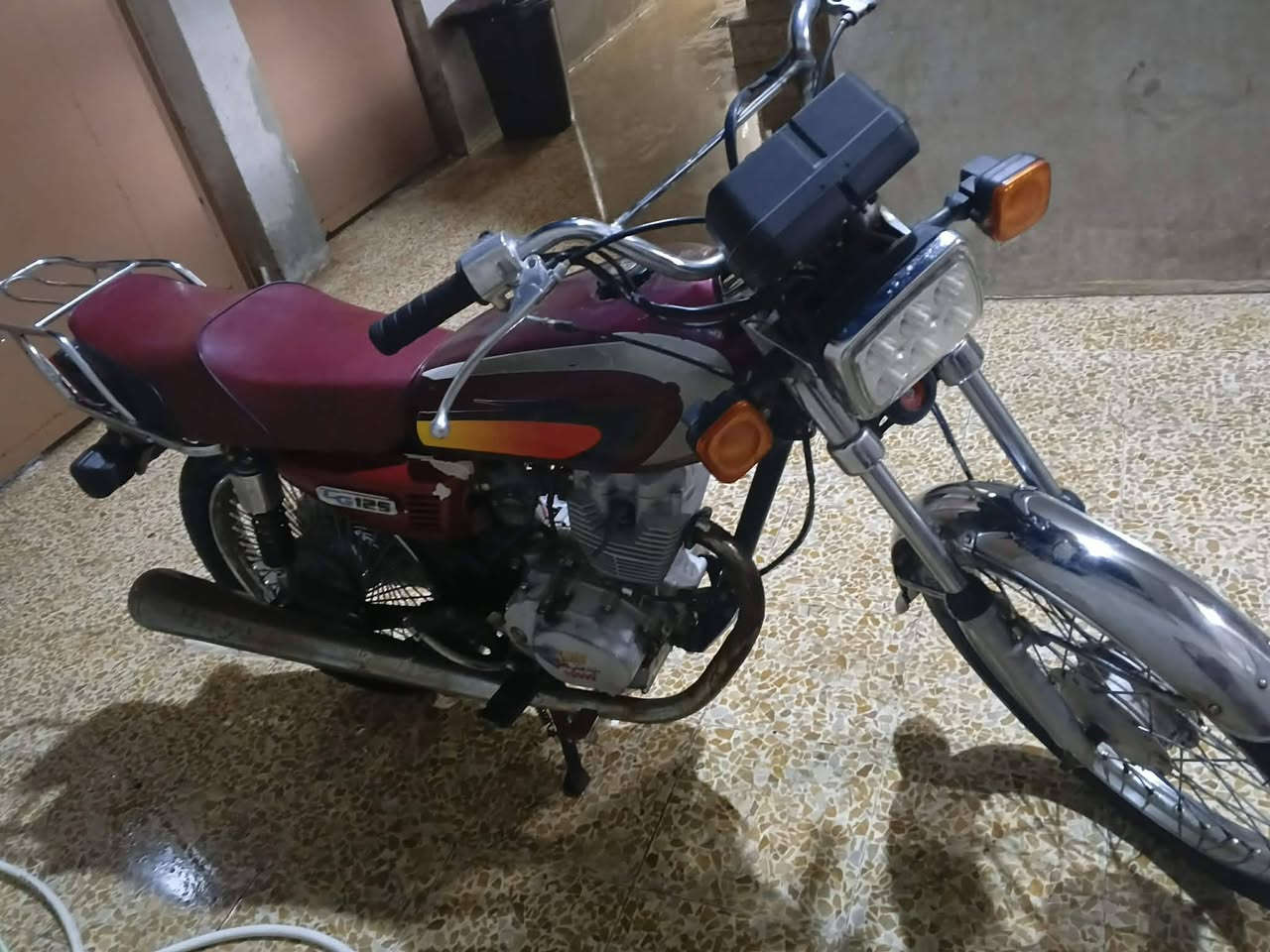 بارت عيتاني للبيع مكينه معمره جديده
كهربائيات شغالة ماطور نضيف حيل شغل وامشي 
كلجات جديده بي شلعه تخبل السعر 300 وبي مجال 
مامتواجد على الفيس 
***********
‏‪***********‬‏
