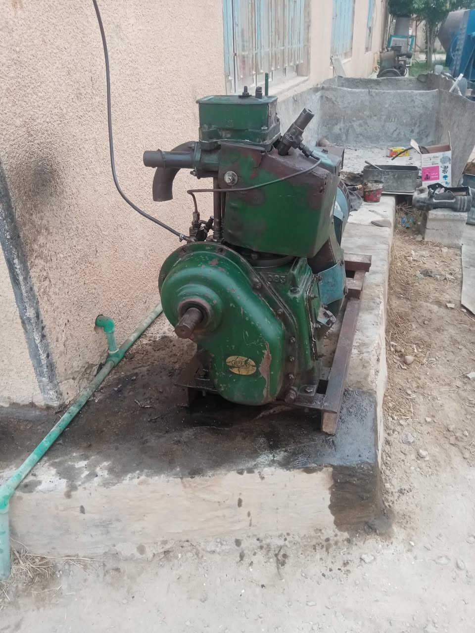 سلام عليكم مولد للبيع مجفت جديد عل فحص السكن الرمادي السعر (((٤٠٠))) التواصل ع هاذه الرقم ***********
