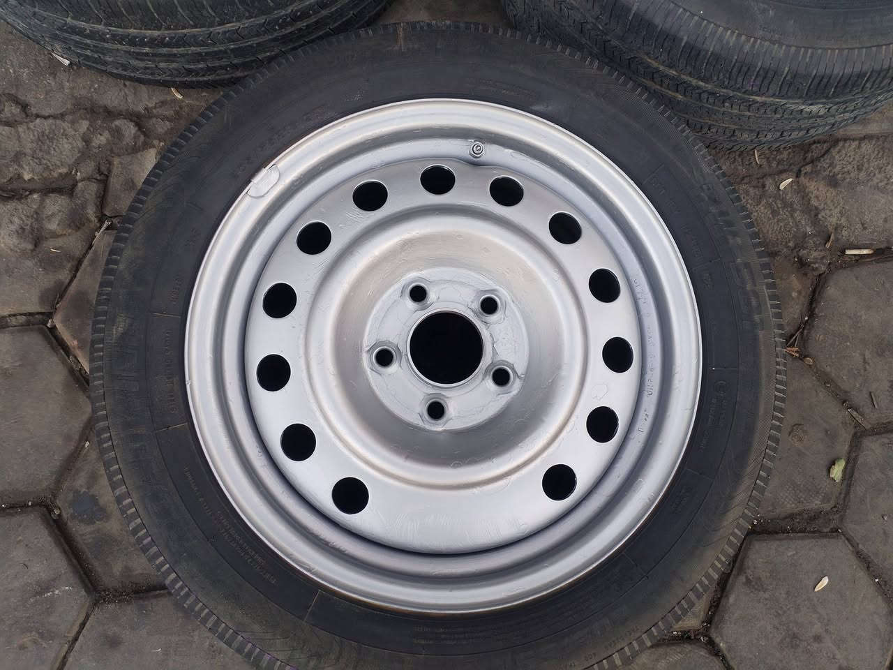 سلام عليكم ٣تكوت ويل عادي حجم ١٦ مكان كوت ***********
