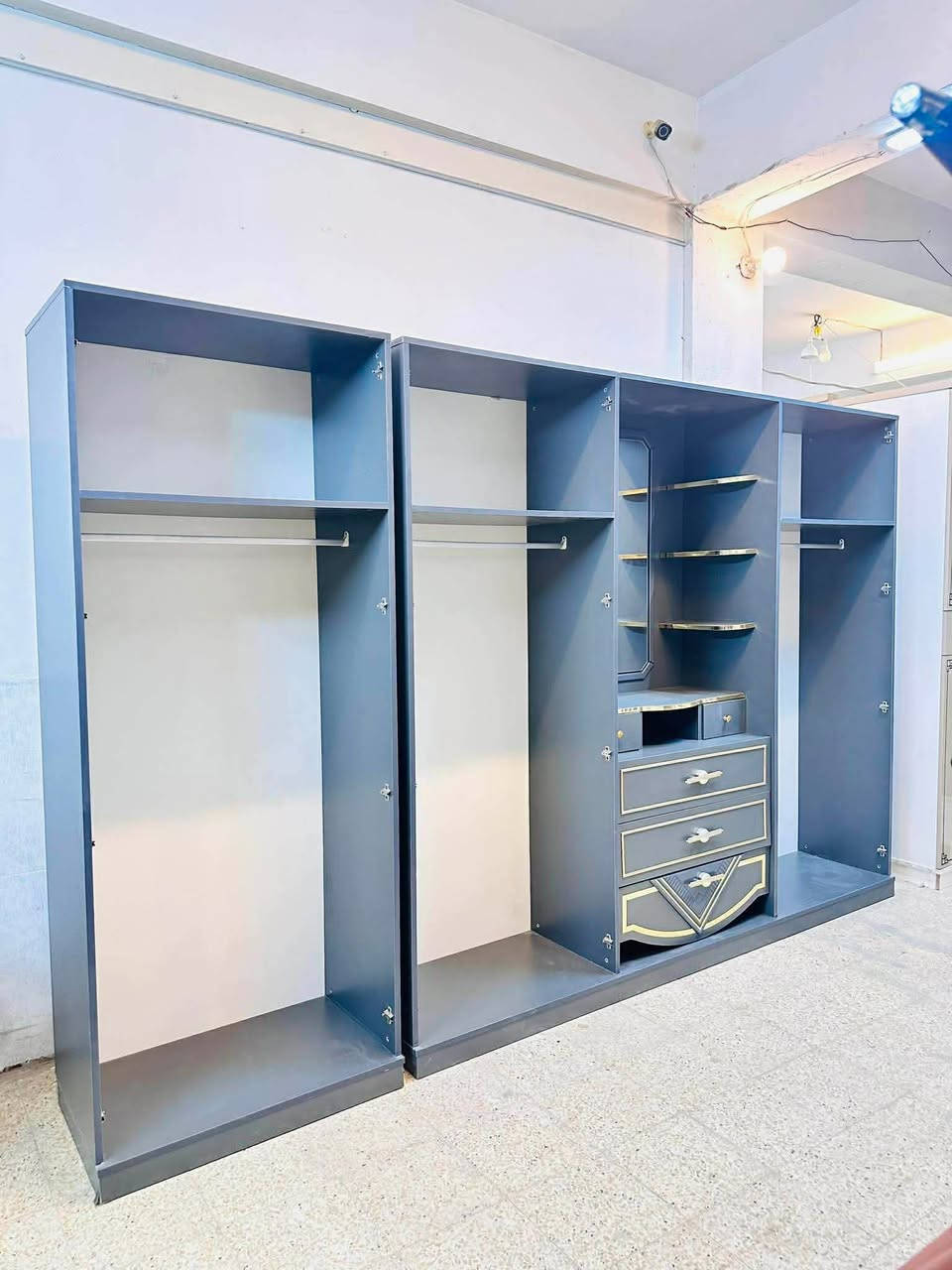 غرفه نوم تركي 🇹🇷درجه اولاً 
مديل حديث استخدام قليل 
تتكون من 10 قطع ميز امرايه داخلي 
+كنتور اضافي بابين + برغي وجوي حديد + شازلون مخزن سرير مخزن جكات + اناره شغاله 💡+جام برونزي +قماش وتر بروف 
سعر مليون 250 الف
تشمل التوصيل والشد داخل بغداد مجاناً باقي المحافظات كروه رمزيه


**إذا كنت صاحب هذا الإعلان وتريد حذفه لأي سبب، رجاءا أرسل رسالة إلى الدعم الفني**