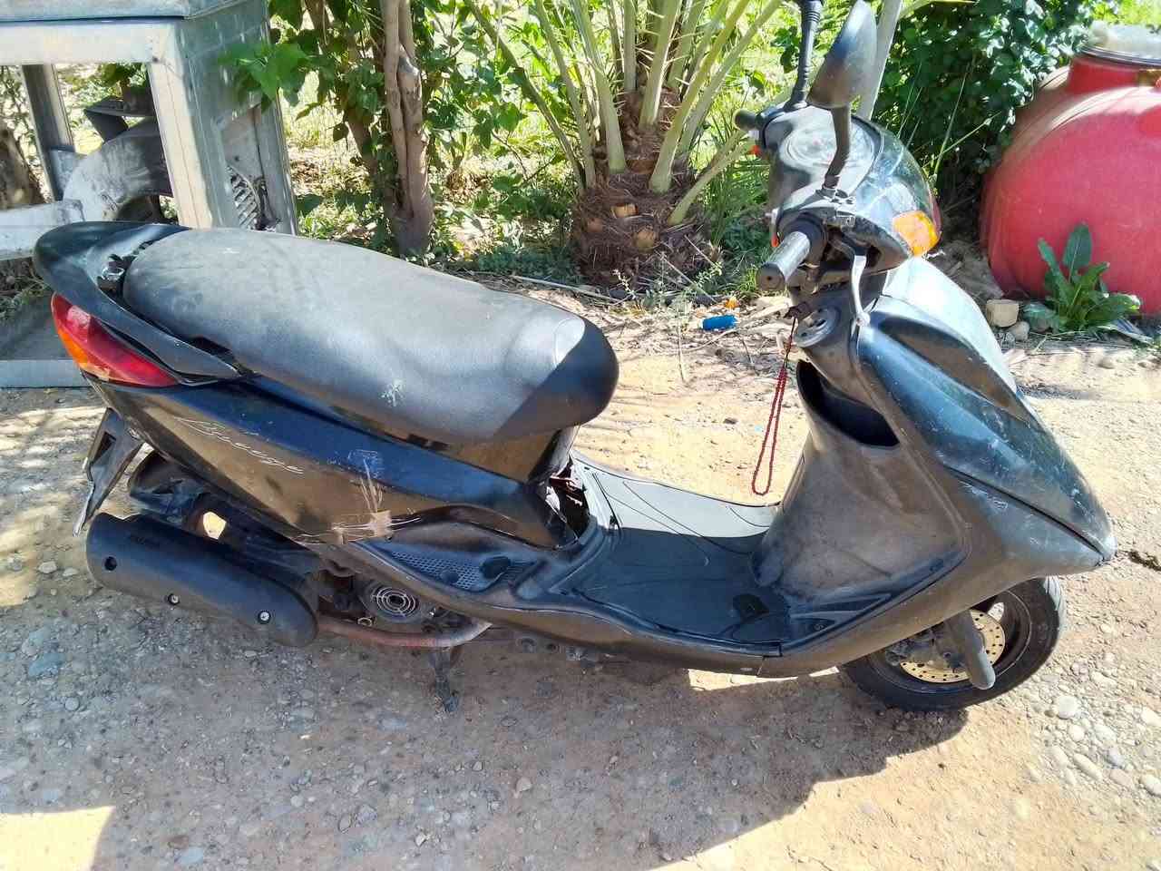 للبيع دراجه بريز 140 كهربيات كله شغاله حته الكيجات سلف وهندر محرك ناعم لاتبخير ولا شي دراجه كامله 
بس لكابريتر يرادله تبديل أو تنضيف مامثره بل مشي شلعه ومعدل سريعه سعر 350 وبيه حك الجيه مكان بغداد المدينه 
***********
