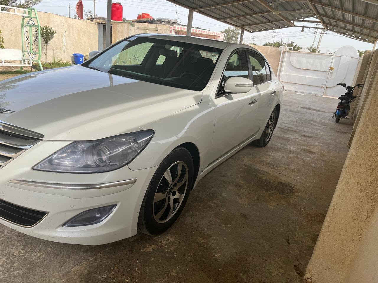 13 خليجي مكينه 3300
كير 8 نمر 
محرك vvt مو GDi
بيه صبغ جوه قبق البانزين 
كل نقص ما بيه 
السعر 130 وبيه مجال 
 رقم صاحب السياره  ***********
