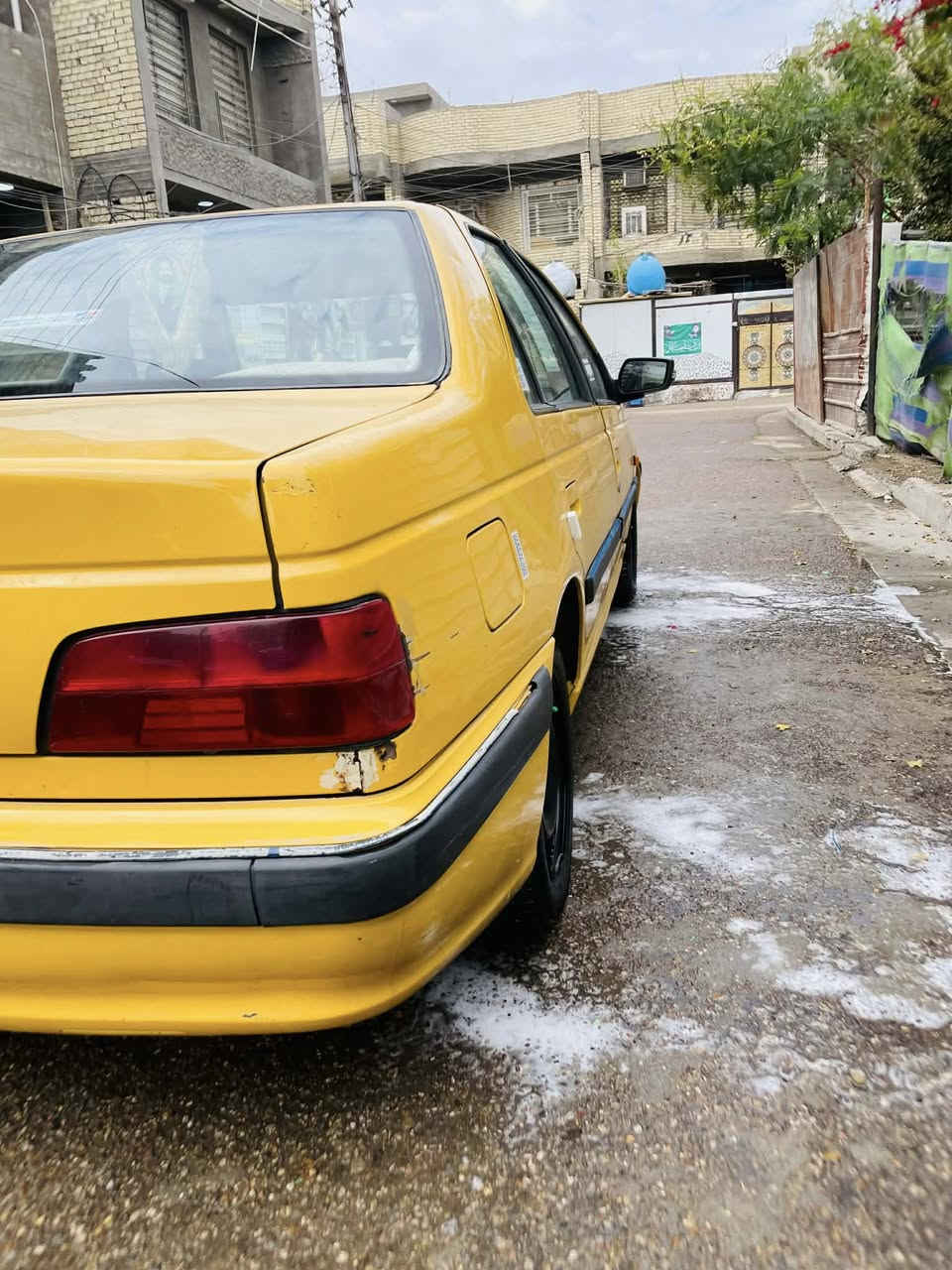 السلام عليكم بيجو بارص موديل 2015 مكفوله من الضربه و الصبغ و التبديل السياره جاهزه من كل النواحي كير مكينه صدر امامي خلفي تخم تاير ويل املس السياره جديده و جاهزه كشنات دلو 
رقم بغداد بسمي مصفره هيه و غرامات سنويه جديده 
كاعيه مغلفه السياره ماتصرف عليه ربع دينار السعر مناسب جدا اكتب تم بل تعليقات يجيك السعر و تدللون حبايب كلبي الرقم ***********
