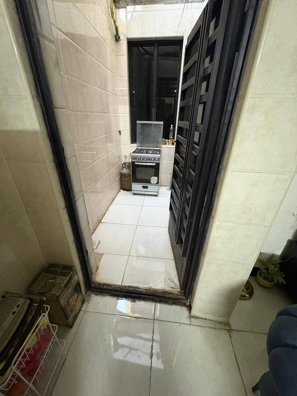 بيت ١٣٠ متر واجهه ٦ نزال ٢٣ الجزائر ثاني بيت عن الركن ٣ نوم بلطابق الارضي وحمام وصاله كبيره ومطبخ حار وطرمه صغيره ومخزن والطابق الثاني ٣ نوم وحمام وصاله ومطبخ معزولين تماماً بناء ٢٠٢٦ سند مستقل باسمي فتح بيان ثاني يوم ***********
