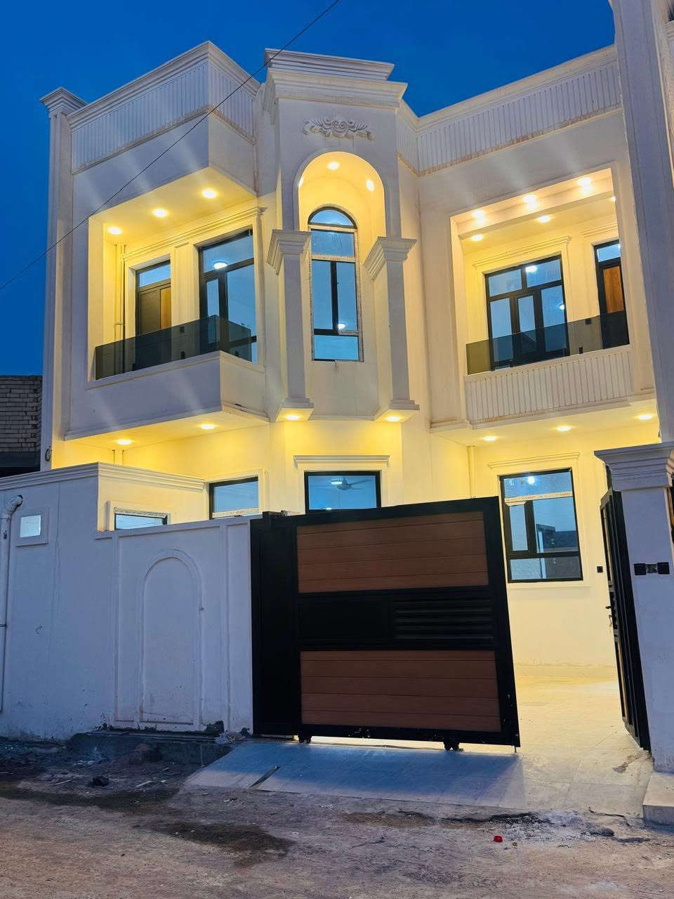 توفر لدينا 🏠 دار للإيجار

📍 الموقع: الرمادي شارع ٤٠ خلف عماره القند ومقابل ماركت الهدهد .
✨ دار مناسب للعائلة وفي منطقة هادئة ومخدومة.
🛏️ عدد الغرف: [ 4] 
🛋️ صالة: [ 2]
🚿 عدد الحمامات: [ 3]
🚗 كراج سيارة
💰  الإيجار: [ 500 الف]
📞 للاستفسار والمعاينة: عزالدين العمار ***********                  بيع • شراء • إيجار العقارات والأراضي
