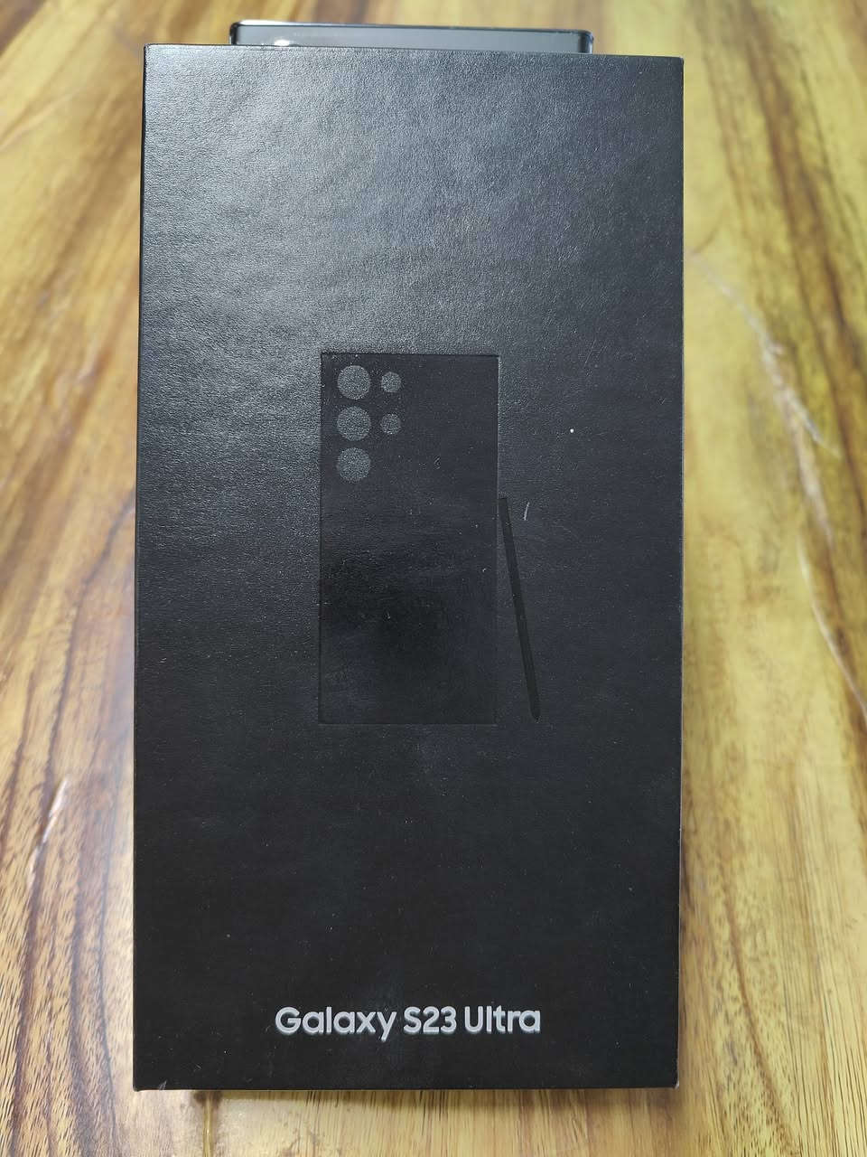 اس 23 الترا أمريكي ذاكرة 512 لون اسود 
نظافة عالية يشغل شريحة عادية وشريحة الكترونية 
سعر 700 نهايته بدون مراوس 
***********
