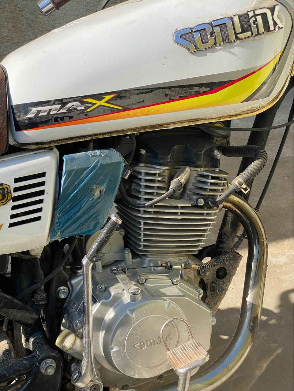 دراجه سونلنك موديل 25 جديده حجم محرك 200 ياباني مختوم بلادي 

مراوس بدراجه بوكسر نضيفه مكفوله تواصل واتساب (***********) بغداد, العراق
