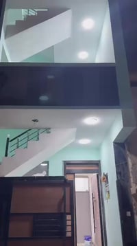 شقه طابق اول للايجار تحتوي على غرفتين وصاله وخدمات.للتاكيد هي طابق اول...