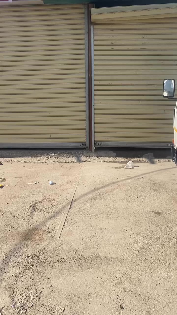 سلام عليكم محل للبيع المساحة ٤٠٠متر يصلح مخزن معمل علا الشارع العام مال كرغولية السعر اتصل وتدلل***********
