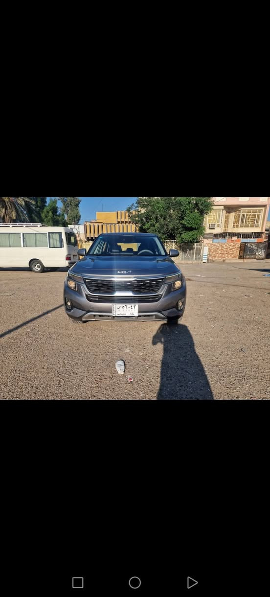 كيا سليتوس موديل 22وارد امريكي حادثها بنيد وجاملغ السعر 148 والباقي كله مكفول السياره جديده معنه الكلمه *********** بغداد مكان السياره
