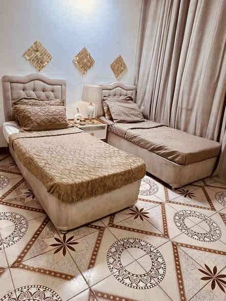 والسرير مخزن ب500وبيها مجال للأستفسار ***********
