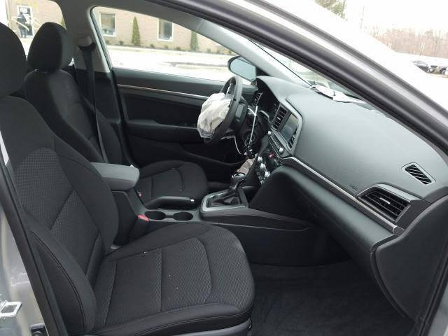 هيونداي إلنترا (2020) 🩶🔥
وارد أمريكي🇺🇸

🚗 محرك 2000

⚙️ كير AT المرغوب

🪪 رقم بغداد بأسمي

🆕 هزة جديدة

🎨 صبغ بنيد

🔧 تبديل الجاملغ الأمامي

🚪 طخة بالباب الخلفي

🚪 طخة بالباب الأمامي

🛞 تخم تاير بالجيس

🔌 كهربائيات كلها شغالة
السعر ١٢٣ وبيها مجال 

مكان تواجد السيارة: بغداد – مدينة الصدر

رقم صاحب السيارة: ***********
