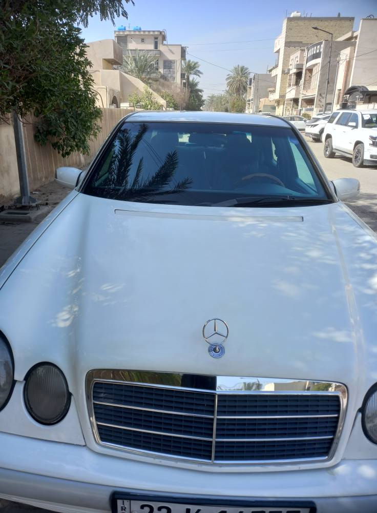 سياره مرسيدس ١٩٩٥ شمالي جاهزه من كل شئ..تدفئه تبريد ستاره خلفيه.مري جانبيه لايوجد اي نقص بها ..واتساب *********** ابو سيف ..مكانها بغداد. بغداد, العراق
