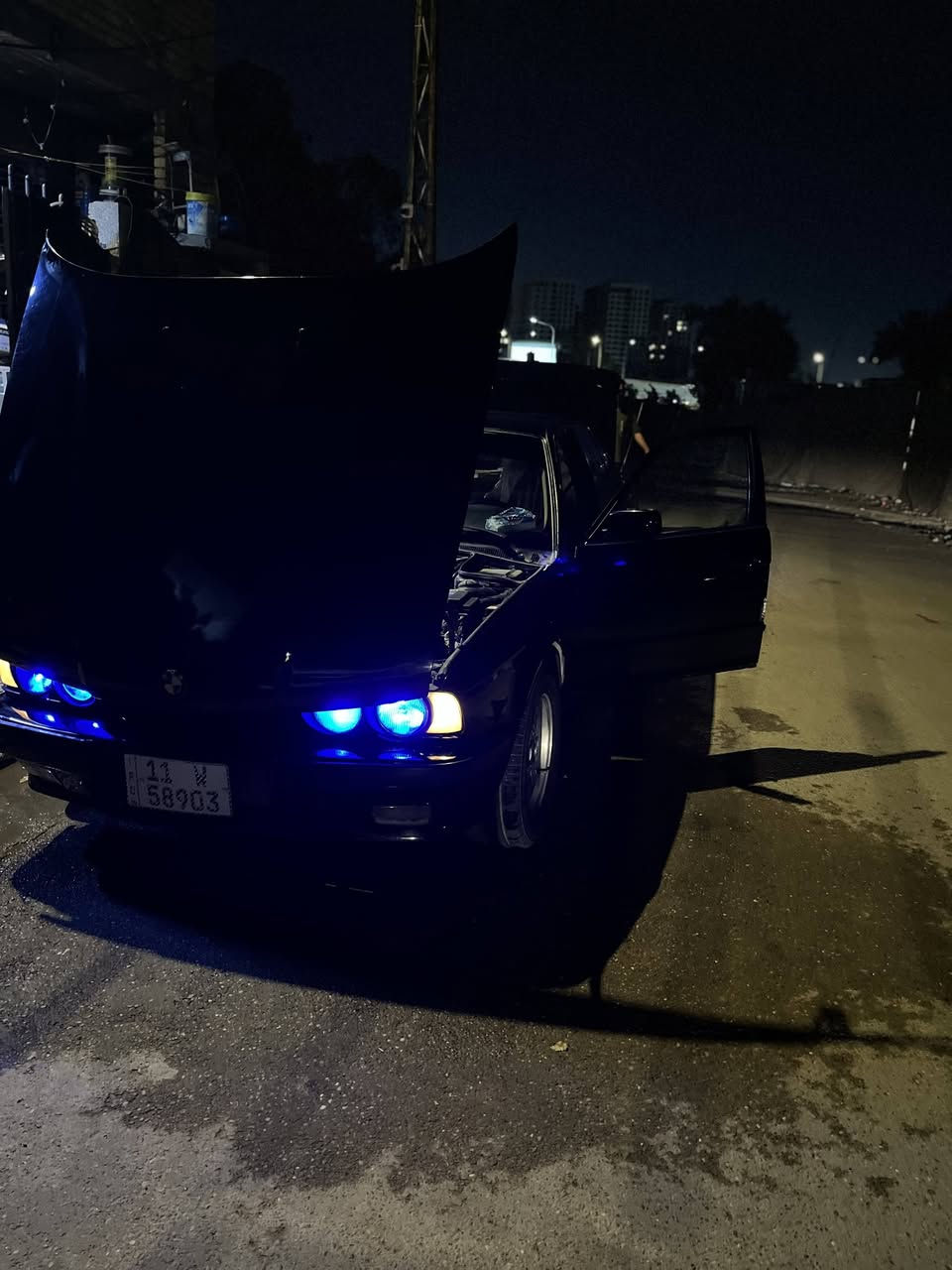 🚘 للبيع BMW 525 موديل 1992

للبيع BMW 525 موديل 1992، لون أسود، بنزين، أوتوماتيك، سيارة نظيفة وجاهزة للاستخدام.

المواصفات:

- محرك 6 سلندر (مسكّر فانوص).
- كير جديد.
- تبريد شغّال ❄️
- كشنات مخملية نظيفة.
- غرفة (داخلية) نظيفة.
- شاشة أندرويد مع كاميرا خلفية.
- رقم إنكليزي / بغداد.
- لا توجد غرامات.
- تحويل مباشر.
- السيارة تعمير عام وبودي نظيف بدون ضربة.
-سياره صارف عليها 
-عنوان بغداد 
-شراي يتواصل ويي اني خادم

💵 السعر: 6,000 دولار (60 ورقة) قابل للتفاوض بالمعقول.

📞 للتواصل: ***********
