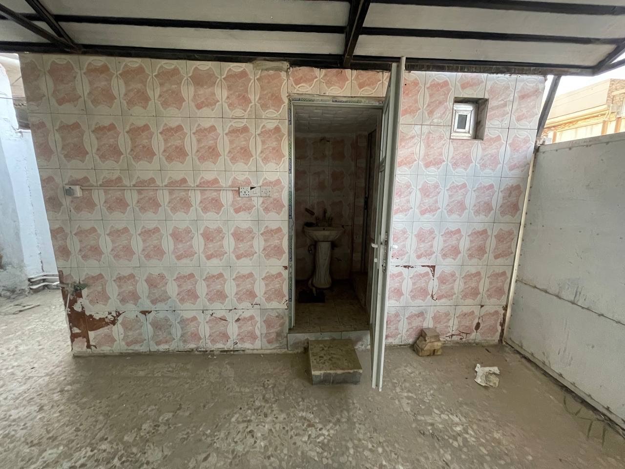 📍 الموقع: الحلة -خلف مستوصف المهندسين مباشره داخل الفرع 
🏷️ النوع: طابو صرف طابقين
📐 المساحة:85 م
💰 السعر:85 بي مجال
🛏️ محتويات البيت: استقبال -هول -مطبخ -غرفه بالطابق الأرضي وغرفه بالطابق العلوي 
📞 للتفاصيل:*********** 