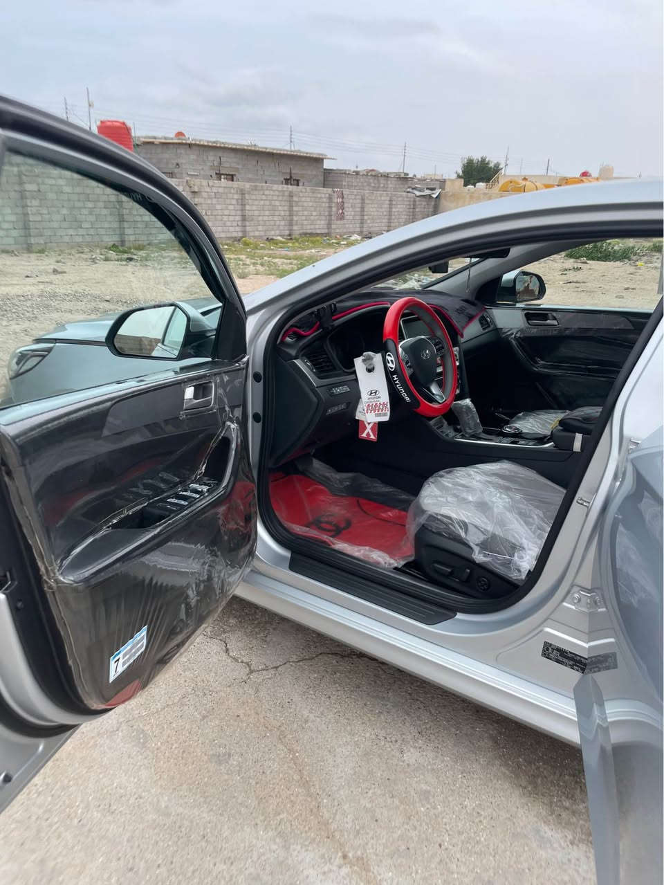 السعر ١٨٠ 
*********** Singapore
