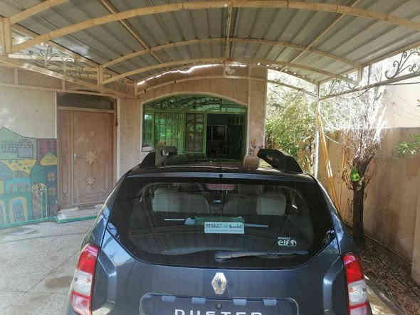 السلام عليكم رينو داستر 2017
ماشية ١٦٠ 
ألون فيلي 
تخم تاير جديد صدر محرك مابي اي شي 
الضرر ،،،،
برأس الجامرلغ الأمامية طخة خفيف وبية رصعه بالجامرلغ الخلفي بدون صبغ وتحولبت خفيف جدا 

السعر ٨٠ وبي مجال
***********
