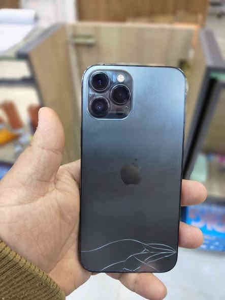 12 برو ماكس
ذاكرة 256
مبدل شاشه ثلاث خيارات و بطاريه 100 
السعر ب 300 قفل 
مكاني بعقوبة 
***********
