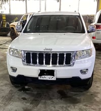 جيب لاريدو موديل 2011 دفع رباعي ماشيه 174 مايل مابيها صبغ، فقط باب خلف...