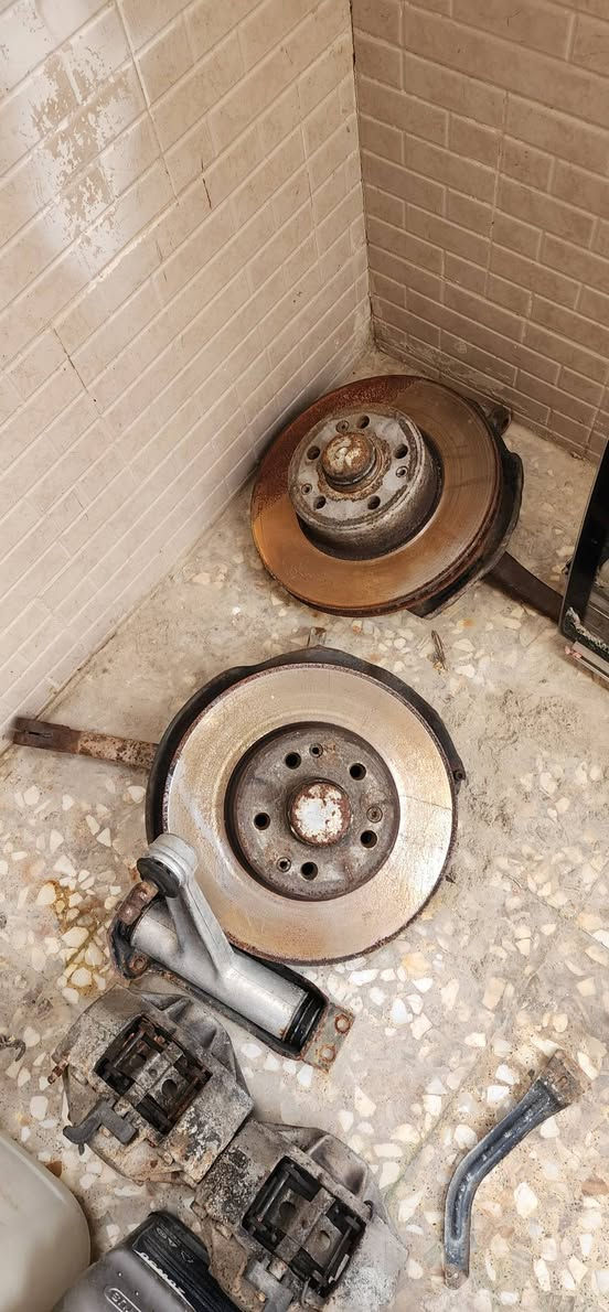 غراض مارسدس شبح 
للاستفسار التواصل خاص او على رقم الهاتف 
***********
