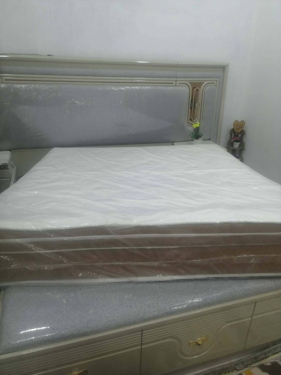 دوشك جديد غير مستخدم قياس ٢٠٠ ف ١٨٠ بعده بجيسه
لارتفاع ٣٠ سنتم
ب140
لعنوان ابو شطيب


**إذا كنت صاحب هذا الإعلان وتريد حذفه لأي سبب، رجاءا أرسل رسالة إلى الدعم الفني**