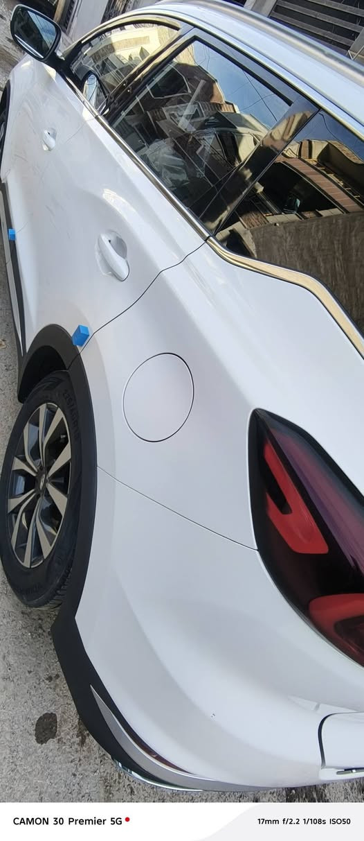 تيكو 7برو فول1/1 كفالة عامة بعدها بالضمان من شركة السراب
شيري تيكو 7 برو للبيع
!!️ مرقم بغداد !!️باسمي حره

اليكم التفاصيل الآتية:

 خليجي 
 الموديل 2022
 سعة المحرك 1,5L 
 مرتبط بناقل حركة أوتوماتيكي 
 عدد AIR BAG 6 !!️
 حساسات أمامية 
 حساسات خلفية
 لايت زينون + LED
 كشافات 
 بك لايت LED 
 حجم الاطار 235/60R18 
 ويل كب 18!!️
 فتح الصندوق كهرباء 
 بانوراما !!️
 اريل نفكيتر 
 هاند بريك بصمة 
 مفتاح التشغيل بصمة 
 دشبول شاشة 
 شاشة 
 كاميرا دوارة
 4 كاميرات °360
 المقاعد جلد  
 حركة مقعد السائق كهرباء 
 المودات والأوامر الصوتية
 مثبت السرعة Cruise 
 أوضاع القيادة  Drive Mode
 فحص أنظمة السيارة 
 مقود جلد حياكة رياضي 
 حساسات ضغط اطارات
 تبريد شاشة مناخين منفصلين 
 قطعتين تبريد 
 أوضاع القيادة DRIVE MODE 
 ا ABS  
 أوتو هولد 
ا ISOFIX  ايزو فكس
 نظام مانع الانزلاق
 تتسع المقصورة الداخلية ل 5 راكب 
 اشارة في المرايا الجانبية قابلة للطي 
 مخرج منفذ الطاقة 
 شاحن هاتف Wireless 
 ا  Bluetooth / USB

السيارة نظيفة جدا بيه شخط بالدعامية منزلة بالصور ورصعة بالصندوك فقط 
مبدل تخم تايرات سيارة كاملة مكملة تجي توشفه وبيك خير ودلل 
سعره 149 ورقة ومجاله جدا بسيط 
رقم الهاتف ***********
