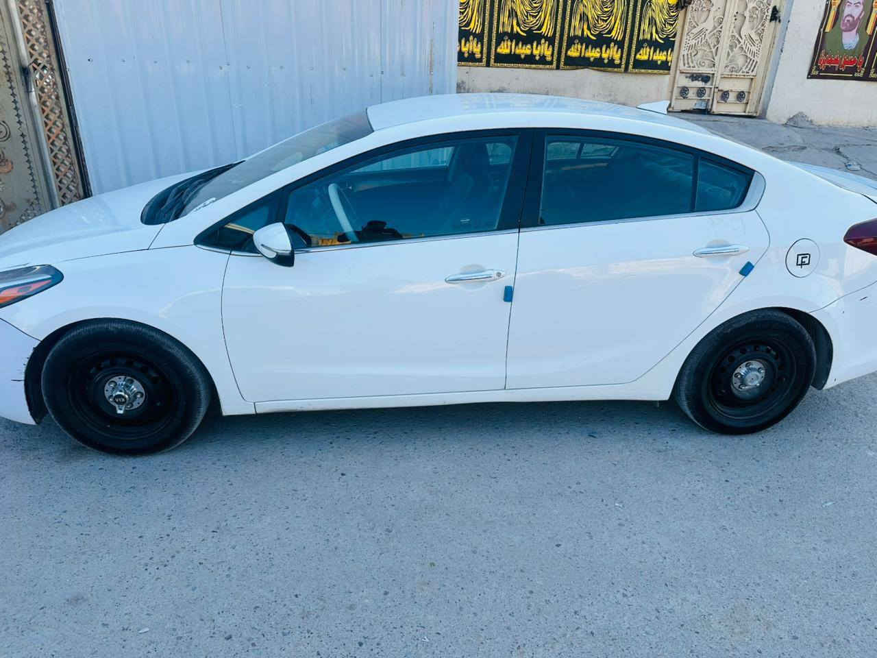 السلام عليكم من رخصة الادمن فورتي ١٧ فول عده الفتحه سياره جاهزه بسمي مكفوله من الصبغ والحار مكاني بغداد كفائات العبيدي عارضها ١٣٠ وبيها مجال *********** محرك ٢٠٠٠ دوش وكير اي تي
