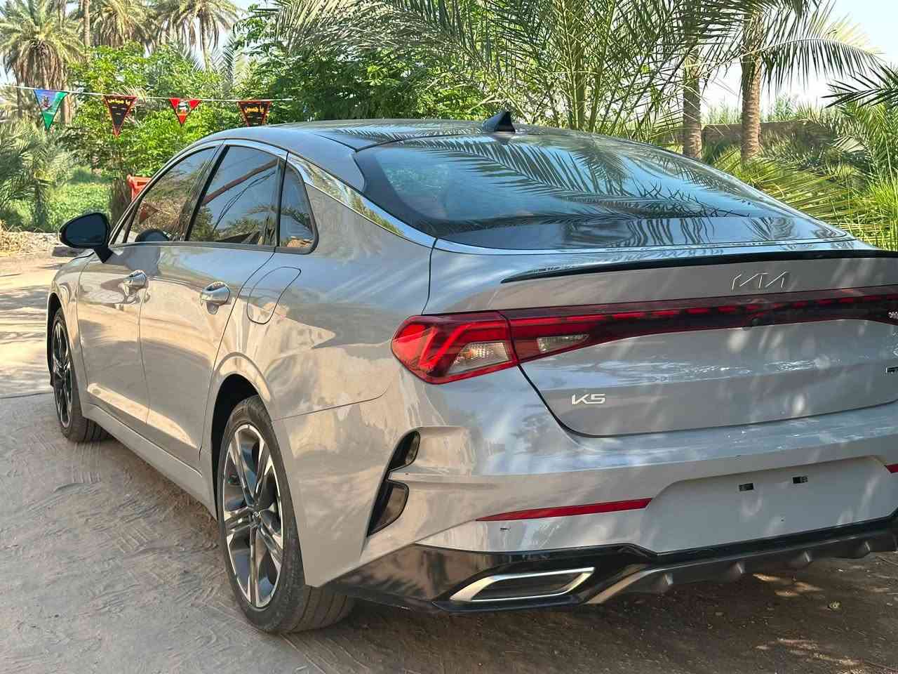 السلام عليكم k5 فول مواصفات 1600 تيربوا 
معروفه مواصفاته بيه قطعتين صبغ  جاملغ وباب العبريه 
رقم بغداد
***********
