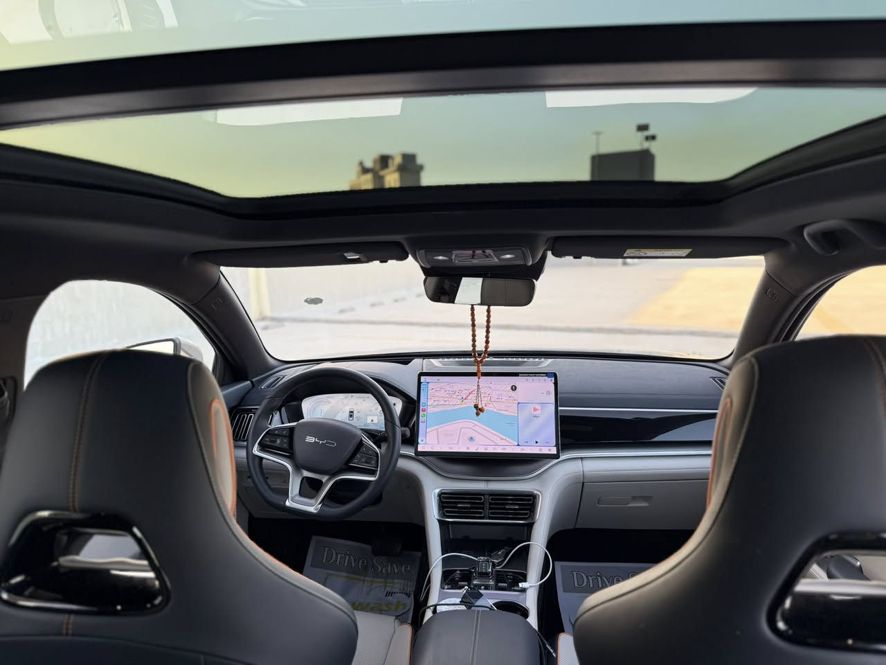 سلام عليكم 

2026 BYD Song Plus DM-i AWD Flagship Plus

للبيع
BYD Song Plus DM-i AWD
فلاكشب بلس FULL OPTION موديل 2026
✅ وارد خليجي أصلي (وليس صيني) وكالة نور الجزيرة
✅ أعلى فئة “Flagship Plus”
✅ دفع رباعي AWD
✅ هايبرد Plug-in DM-i

⚙️ المواصفات:

* محرك 1.5 تيربو + محرك كهربائي أمامي وخلفي
* قوة 320–330 حصان
* ناقل حركة E-CVT
* تسارع 0-100 خلال 5.9 – 8.5 ثانية
* مدى كهربائي حتى 80 كم
* شاشة وسطية دوارة 15.6 إنج
* شاشة عدادات رقمية 12.3 إنج
* HUD عرض معلومات على الزجاج
* كاميرات 360 عالية الدقة
* مقاعد كهربائية 8 وضعيات مع تبريد وتدفئة وذاكرة
* فتحة سقف بانوراما
* شاحن لاسلكي سريع 15W
* إضاءة داخلية متعددة الألوان
* جنوط رياضية 19 إنج
* زجاج عازل للضوضاء
* نظام صوتي ممتاز
* فتح وتشغيل بصمة

🛡️ أنظمة الأمان والقيادة الذكية (ADAS):

* مثبت سرعة راداري ذكي
* الحفاظ على المسار
* تحذير الخروج عن المسار
* فرملة طوارئ تلقائية
* مراقبة النقطة العمياء
* حساسات أمامية وخلفية
* قراءة الإشارات المرورية
* مساعد الازدحام والقيادة شبه الذاتية

⛽ اقتصادية جداً بالوقود
🔋 بطارية Blade الأصلية مع ضمان
📍 السيارة خليجي بمواصفات أعلى وتجهيزات أفضل من النسخ الصينية

💰 السعر: 43 مليون 
قابل للتفاوض للجادين فقط


**إذا كنت صاحب هذا الإعلان وتريد حذفه لأي سبب، رجاءا أرسل رسالة إلى الدعم الفني**
