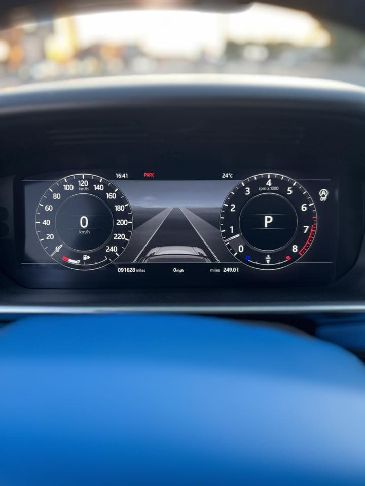 رانج روفر 2019
سبورت 
لون اسود 
كلين كفالة عامة 
سيارة بيهة شبر 
بارد جاملغ امامي
Hse ٦ سلندر سوبر جارج 
سيارة كاملة مابيهة اي نقص ومسويلهة سرفز كامل 
ربع مذب عليهة 
رقم اربيل تضليل سنوية
مكانهة بغداد زيونة 
سعر ٣٩٠ ورقة وبيهة مجال 

***********
