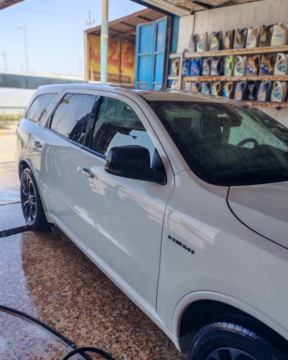 دودج دورانجو RT (2021)🤍🔥
وارد كندي🇨🇦

🚗 اللون: أبيض
📝 مرقم شمالي (هزة وفحص جديد)
🛣️ الممشى: 89 ألف كم فقط
🛠️ المحرك: HEMI 5.7 V8
🧾 الحالة: كلين تايتل عدا ربع البنيد بارد وصبغ✅
✨ السيارة نظيفة جدًا وبدون أي نقص

🔑 تشغيل بصمة + بصمة أبواب
🪑 كشنات جلد كهربائية مع خزن وضعيات
❄️🔥 تبريد + تدفئة للكشنات
🎛️ ستيرن كهربائي + تدفئة + شفتات
📺 شاشة كبيرة مع نظام ملاحة وخرائط
🏁 وضعيات قيادة (Eco / Sport)
🌬️ تبريد 3 مناطق
🚀 تشغيل عن بعد
🛞 دفع رباعي (4x4)
📦 صندوق كهربائي
📡 حساسات خلفية + مانع انزلاق
💡 لايت LED زينون
📱 أبل كاربلاي + AUX
⏹️ Auto Stop (توقف ذاتي)
🔌 شحن لاسلكي

مكان تواجد السيارة: ميسان / العمارة
رقم صاحب السيارة: ***********
: لمعرفة السعر يرجى الاتصال على الرقم اعلاه.. 
ياالله
