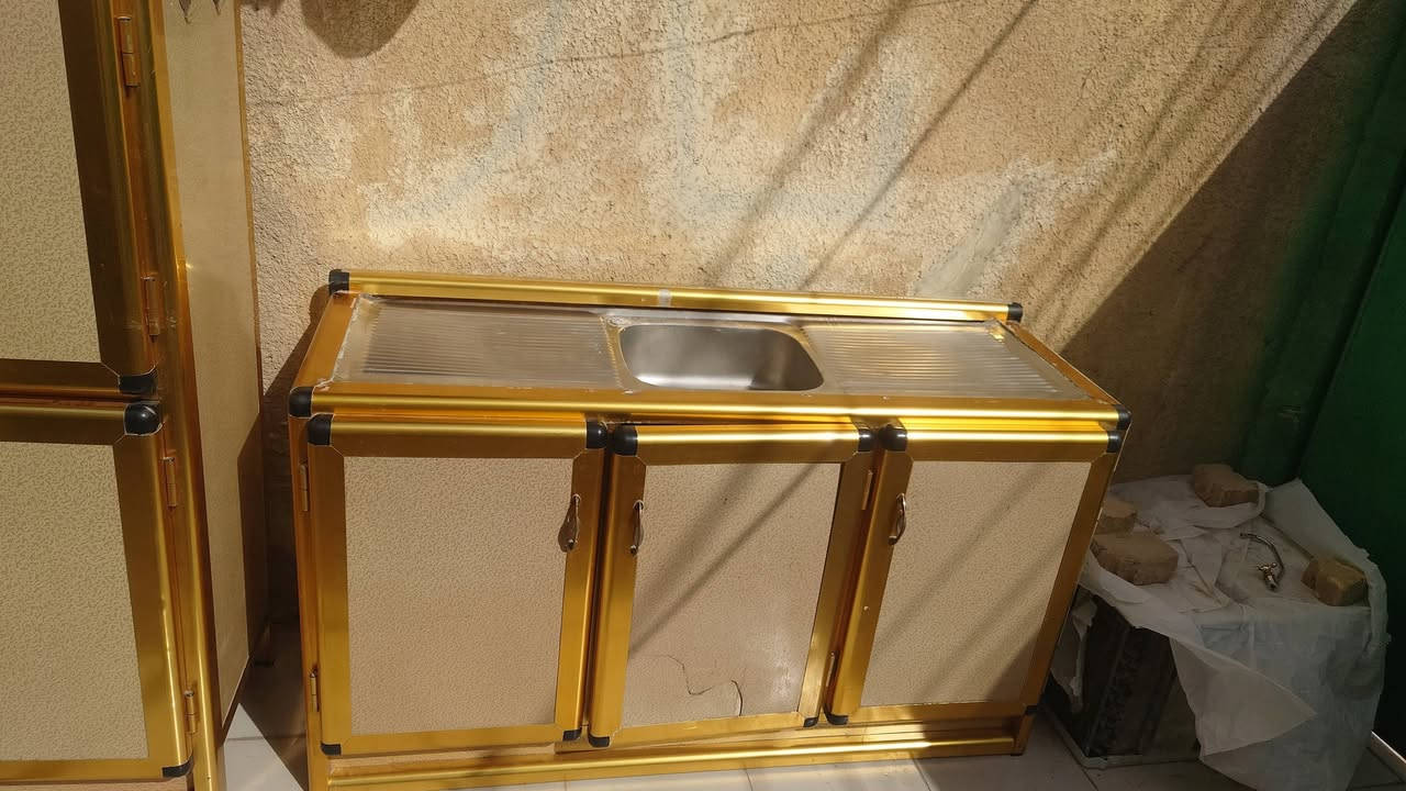 كاونتر تركي نظيف السعر 500 ألف وبي مجال ***********
