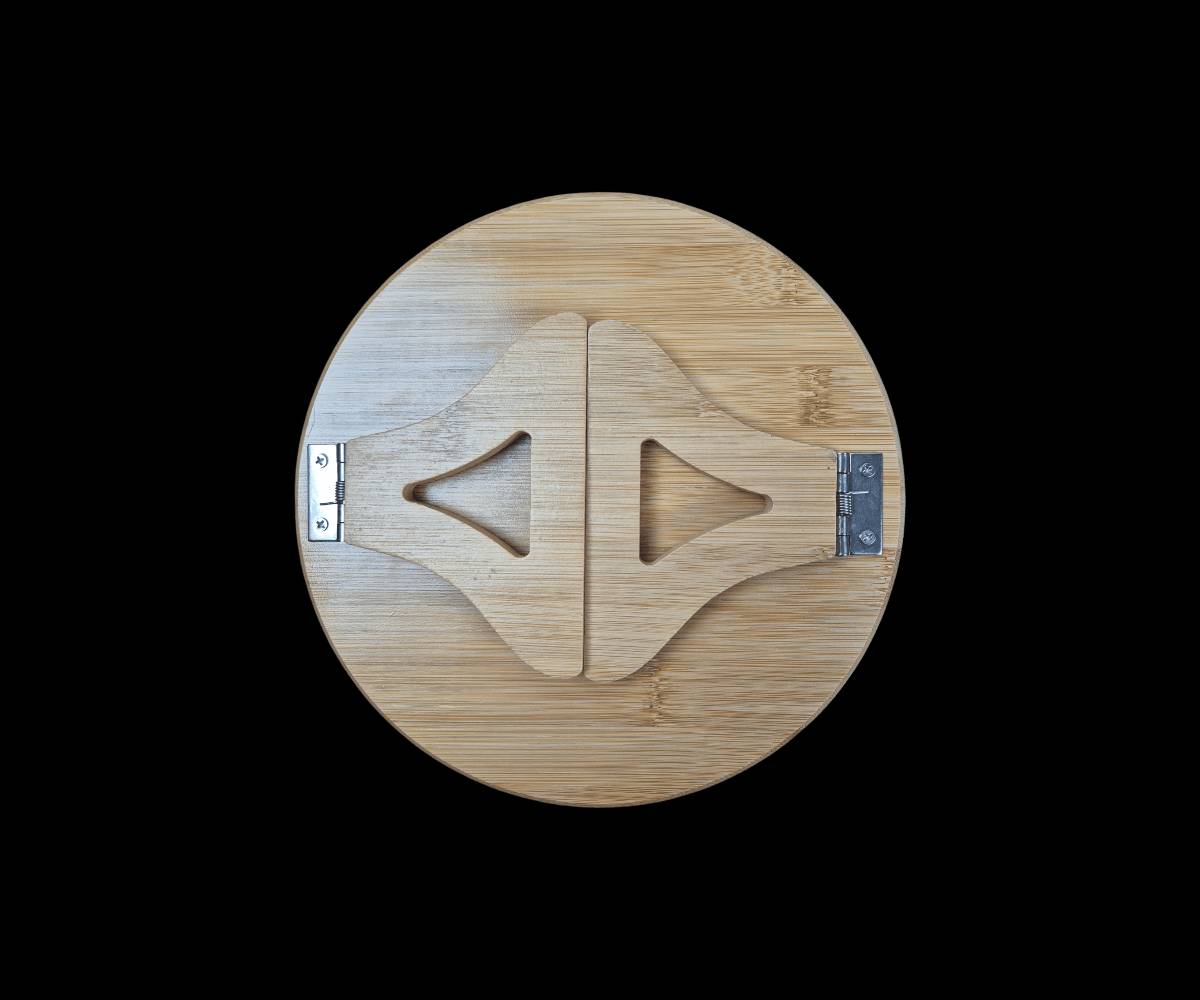 تجلس على الأريكة وتدوّر مكان تحط القهوة؟ ☕
اكل براحتك بعد ولتشيل هم 
خلص بعد اليوم 💡
صينية مسند ذراع للأريكة
تثبت بسهولة على المسند
تحط عليها فنجانك، الريموت، أو الموبايل
خشب خيزران طبيعي شكل أنيق وثبات ممتاز
حافة تمنع الانزلاق
عملية وخفيفة وتوفر عليك طاولة كاملة
متوفرة بحجمين
اختيار ذكي لكل بيت 🛋️✨. كل هذه بس  21 الف توصيل مجاني داخل بغداد  واذ محافظات سعر يكون 23 الف سعر هذه مع شحن  للتواصل رسالني ماسنجر. او على رقم. 
***********. الكمية محدوده
ول يريد فيدوه له عندي فيديو لها