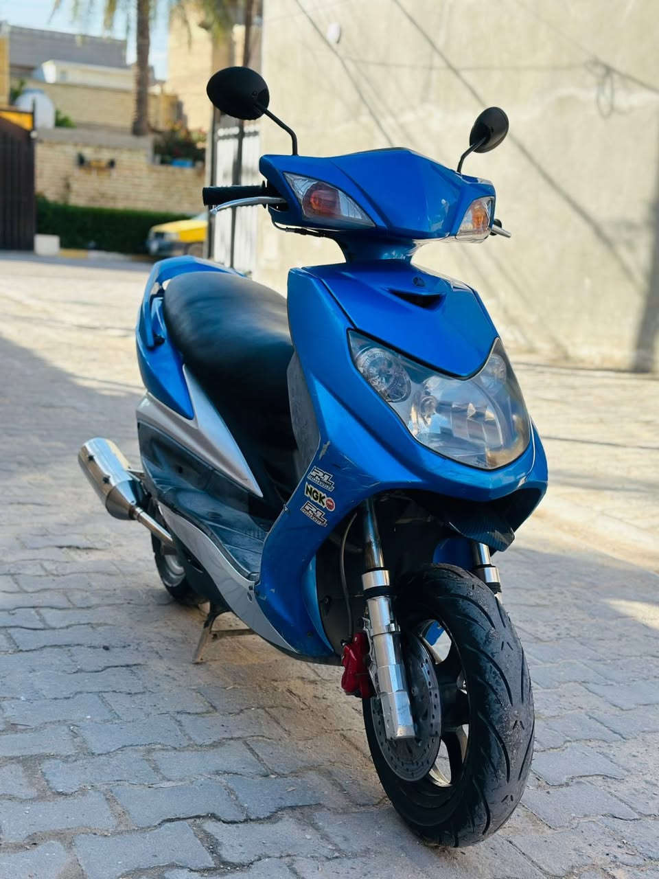 سلام عليكم
سكنس فحل للبيع دراجه بعده بجيس جديده ما معنه الكلمه برغي مملعوب بيه شلعه اذا مشك الكاع ترجع دراجه ومعدله طياره بيه تزويد
1:صلنصه بوري عدل ام الوزه اصليه 
2:صدر Dy وفج 
3:جاملغ كاربون طياري
4:قطره مال دهن r/s
5:قبق فلاوين
6:كلجات زوج wf 
7:مري اصليات 
وبيه سستم سماعات 
لونه مميز حلو دراجه مال جني وبل عافيه عل ياخذه دهن موتل وبانزين محسن وآسف عل اطاله مكان الدراجه بغداد زعفرانيه سعره مليون و٥٠ وبيه مجال لطيبين *********** واتساب فقط او خاص💙
