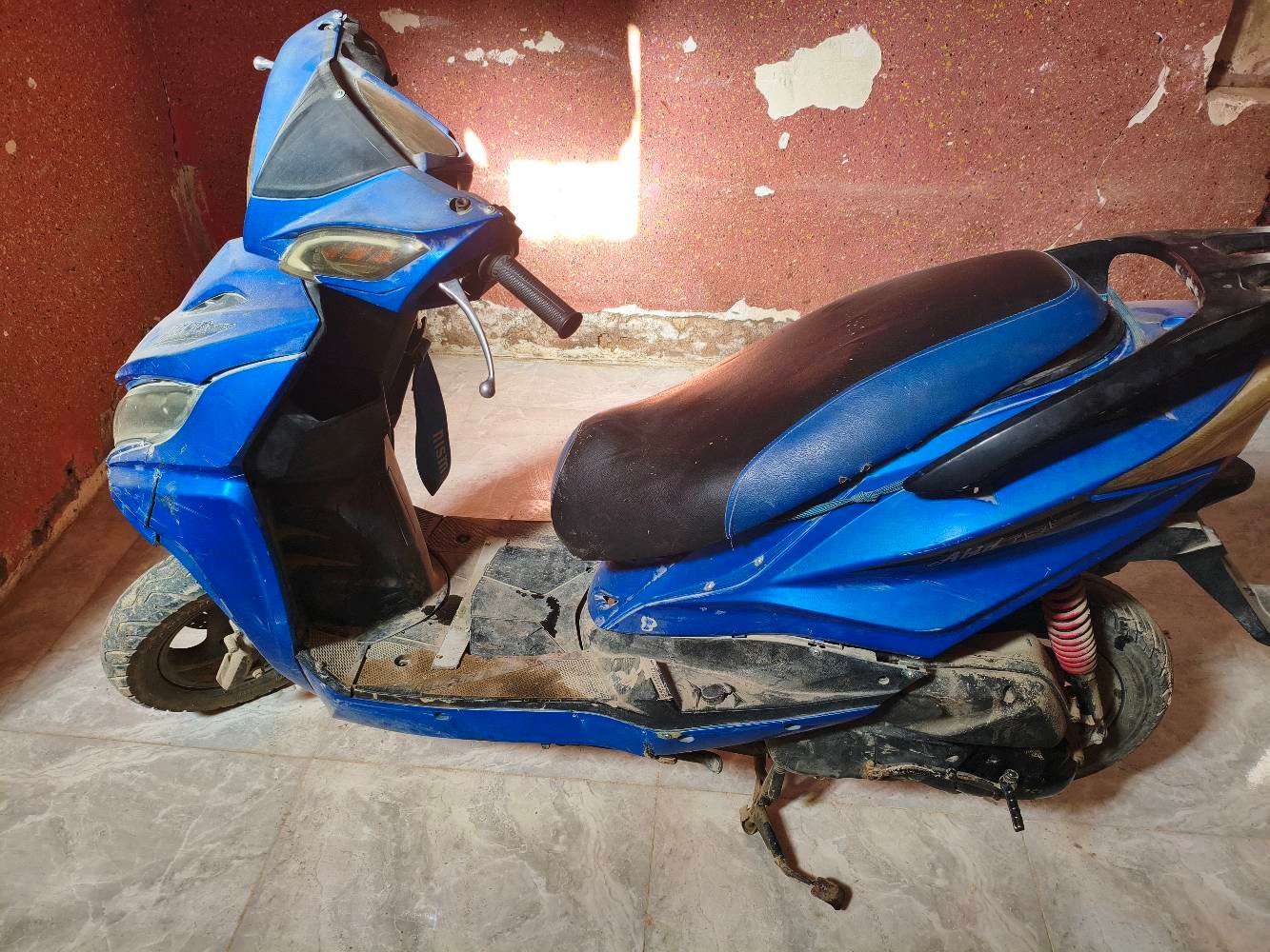 سكنس صيني جامبوا شغاله من كلشي بس الباتري تعبان مثل الموجود بلصوره وبيهه مجال قليل للشراي 