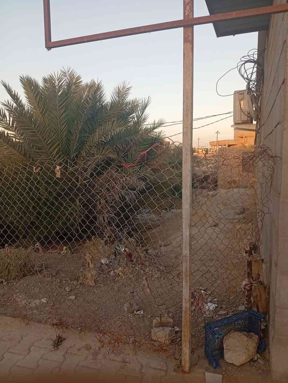 #للبيع/ كاع عل حولي ضبط الي يطلع علسد مساحتها 900 متر بيها غرف ثنين وحد للاستفسار اكثر اتصل *********** #المالك الكاع دحام عبد النومان
