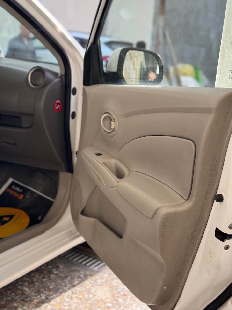 السلام عليكم 
نيسان سني هندي اصل ابو لبليته الزركة
موديل 2019 نظيفه جداً 
مكينه - كير - صدر - تبريد بالكفاله 
مكفوله عدى كارت بال جاملغ الامامي جه السايق فقط 
السعر110 وبيها مجال بسيط مكاني بغداد 
للاستفسار *********** بغداد, العراق
