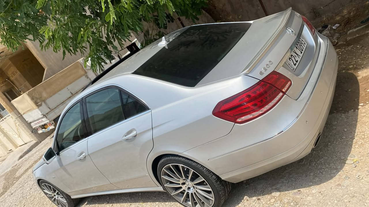 السلام عليكم
للبيع او مرواس حسب القناعه
مارسدس E200 
2011 اربيل تحويل مباشر هزه ورقم جديد 
ماشية 165 
قطعتين صبغ فقط 
مواصفات معروفه 
السعر148 وبيه مجال قليل 
  مكان بغداد اربيل ***********
