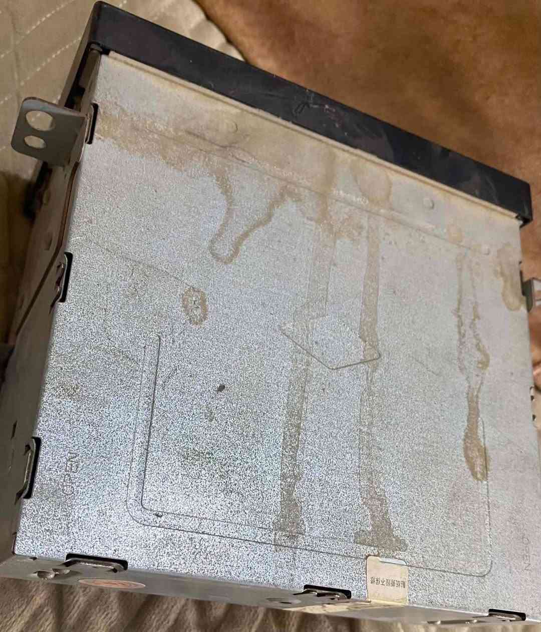 سلام عليكم راديو تيكو شغال على الفحص مع الأطار السعر 50 للستفسار على رقم ***********
