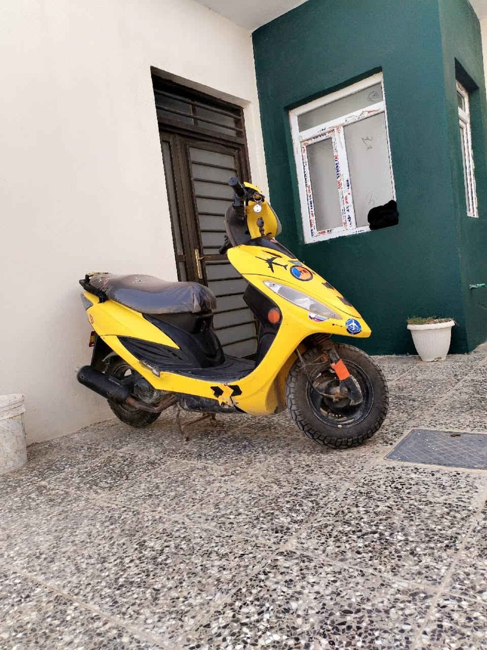 السلام عليكم بيع مستعجل كامكو جي فور نكره سلف كله شغال تايرات زوج جدد كابرينه جديده مجفته من فتره وجيزه درجى اوله بلخان ١٥٠بس تجفيت الله شاهد دراجه اخت الجديده وتجي وتشوف بعينك 
السعر ٤٠٠وبيه مجال بسيط
مكاني نجف ***********
