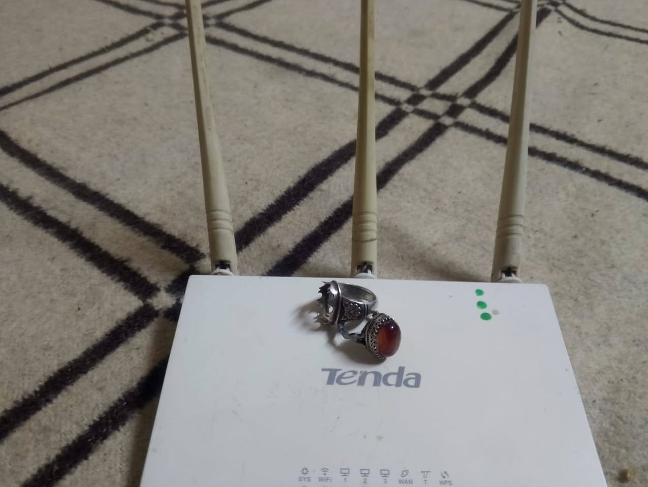 السلام عليكم راوتر ب10و ومسدس تفريج ب15
و محبس فضه الوحد5 
***********
